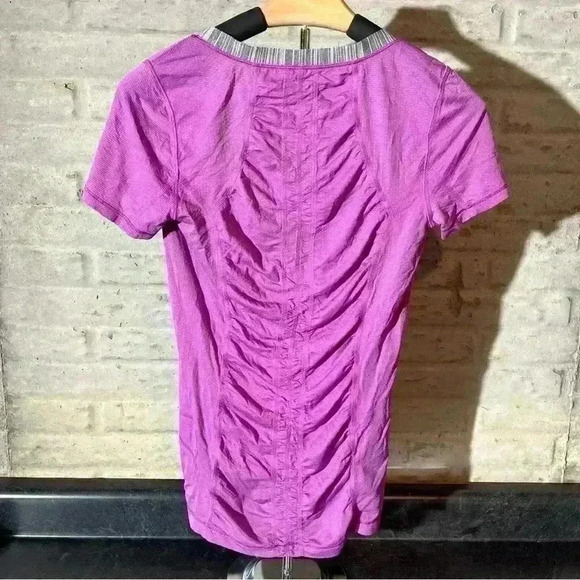 Lululemon Shirt Womens Purple V-Neck Active Top Workout Top Casual -2 - Picture 2 of 8